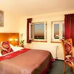 מלון Garden 4*