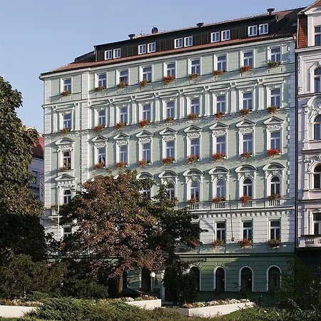 Garden Hotel 4*