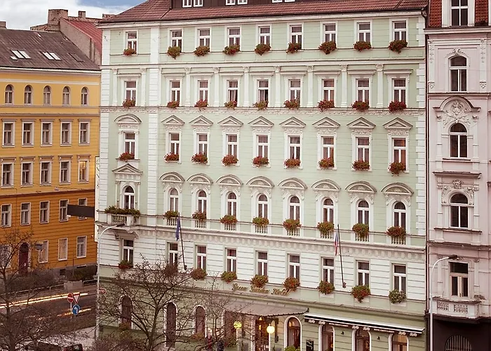 Garden Hotel 4*