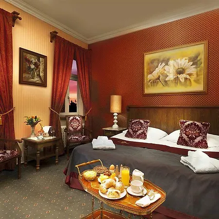 Отель Garden 4*