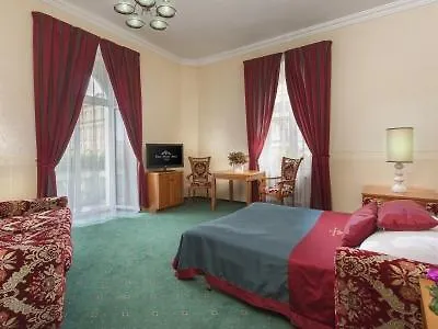 Отель Garden 4*